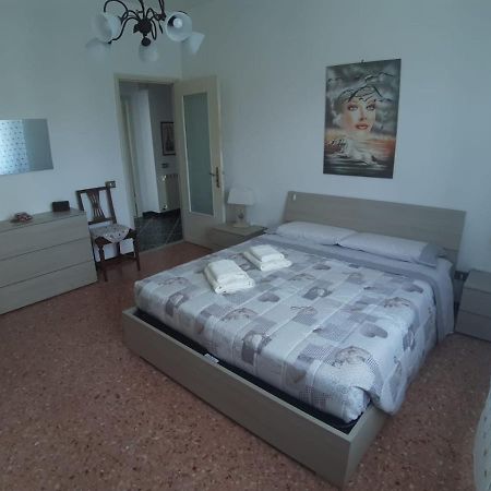 Appartamento Centrale Fino A 8 Posti Letto Pontremoli Exterior photo